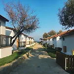 Maya Bistro & Hotel