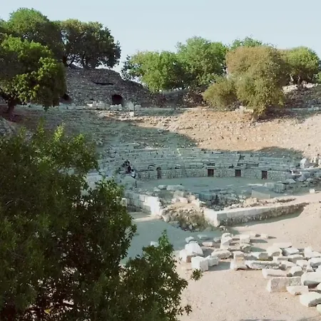 Maya Bistro & Hotell