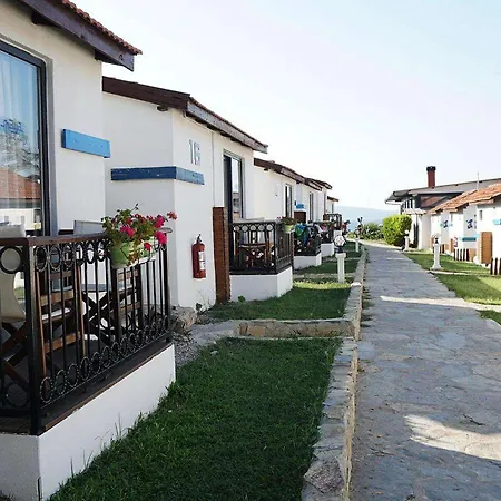 Maya Bistro & Hotell