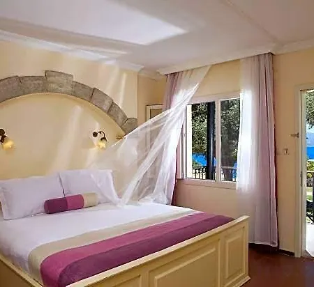 Maya Bistro & 4*