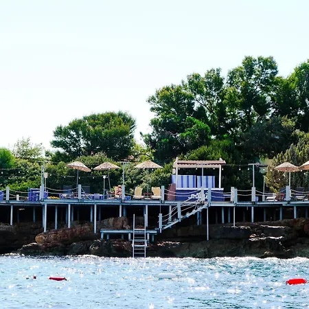 Maya Bistro Hotel&beach