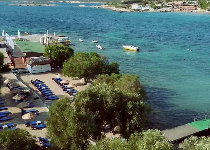 מלון Maya Bistro &