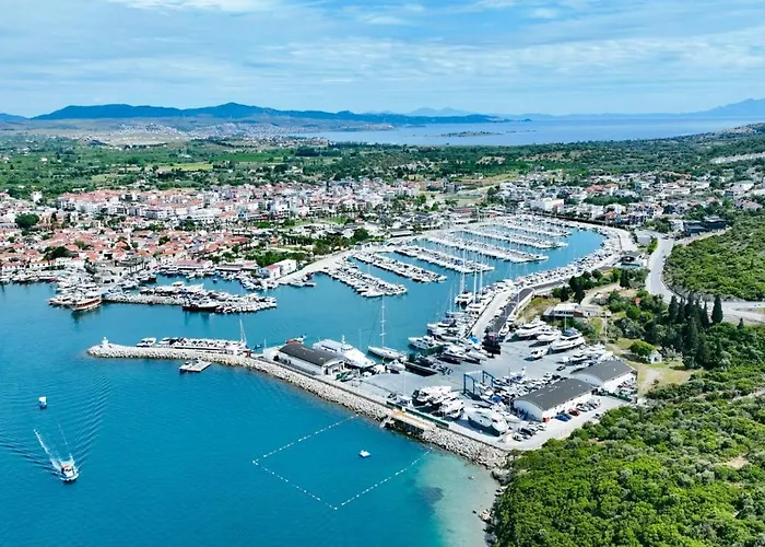 Maya Bistro & מלון