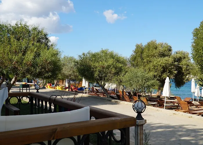 מלון Maya Bistro &