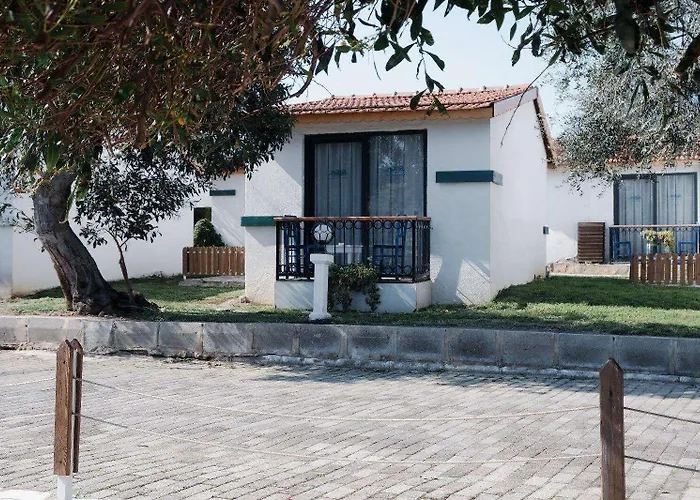 Maya Bistro & מלון 4*